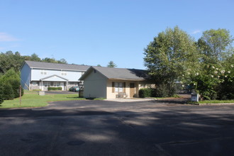 Hilltop in Ellijay, GA - Foto de edificio - Building Photo