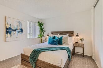 Sixteen60 Apartment Homes in San Bernardino, CA - Foto de edificio - Building Photo