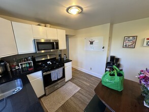 1145 Boylston St in Newton, MA - Building Photo - Building Photo