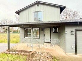 861 14th St in Washougal, WA - Building Photo