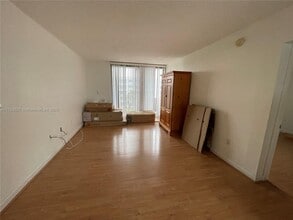 8261 NW 8th St, Unit 438 in Miami, FL - Building Photo - Building Photo