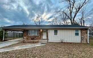 1008 S Mill St in Grove, OK - Building Photo