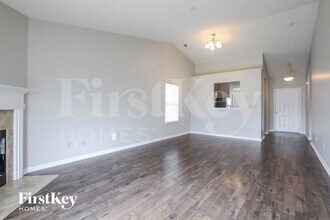 1470 Bluestem Dr in Greenwood, IN - Foto de edificio - Building Photo