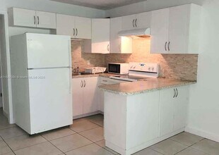 3251 SW 44th St in Fort Lauderdale, FL - Building Photo - Building Photo