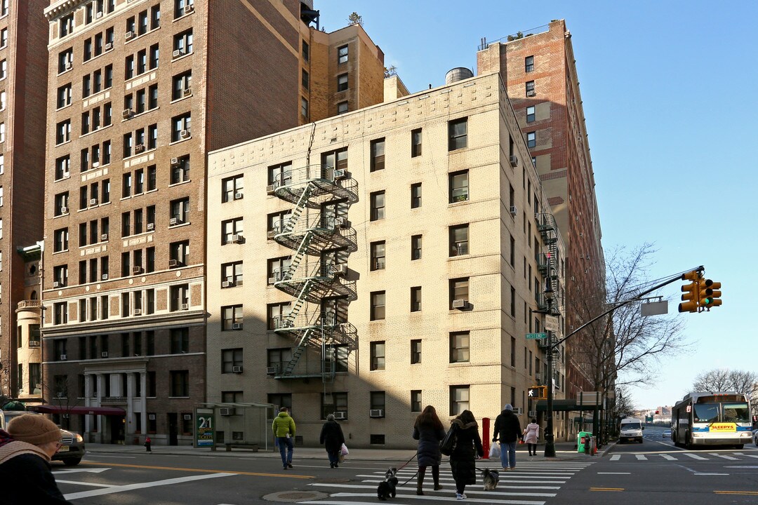 300 W 72nd St in New York, NY - Foto de edificio