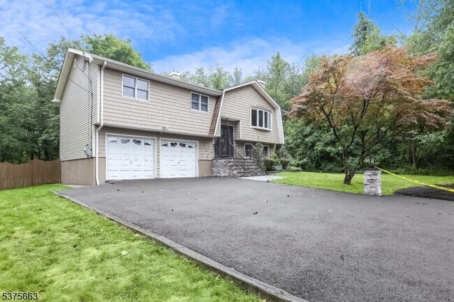 27 Ellen Ln in Wayne, NJ - Building Photo - Building Photo