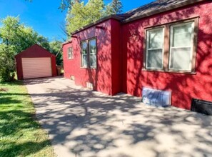 709 Medary Ave, Unit Red House in Brookings, SD - Building Photo - Building Photo