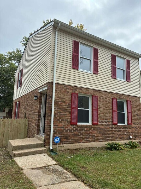 1863 Hawk Ct in Severn, MD - Building Photo