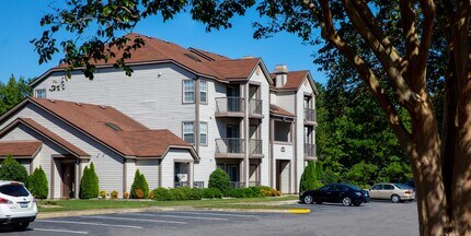 Woodbriar Apartment Homes in Chesapeake, VA - Building Photo - Building Photo