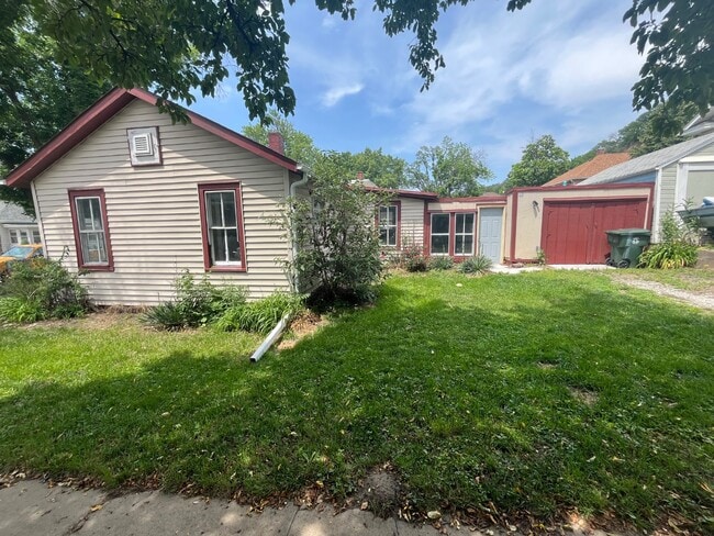 1425 Pleasant St in Council Bluffs, IA - Foto de edificio - Building Photo