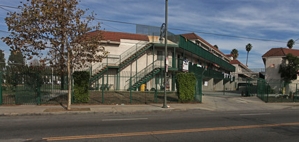 135-145 W Avenue 26 in Los Angeles, CA - Foto de edificio - Building Photo