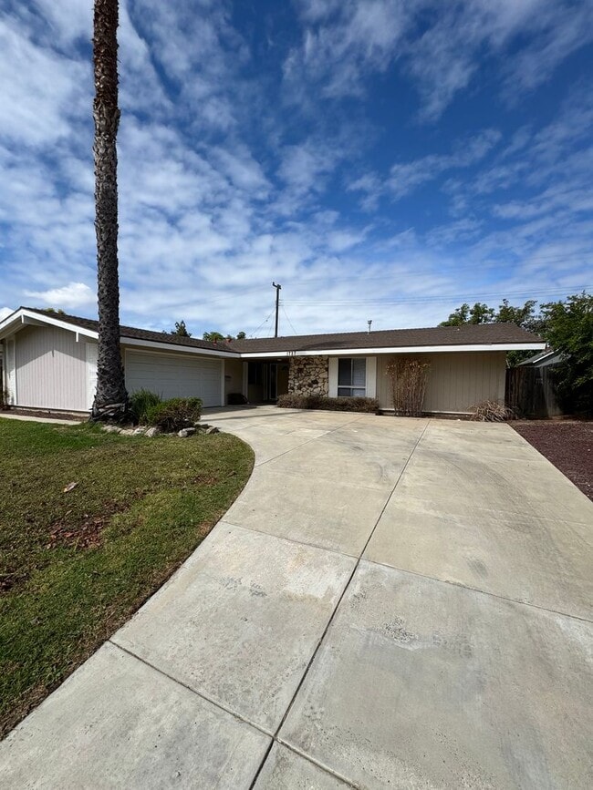 property at 1727 Loma Dr