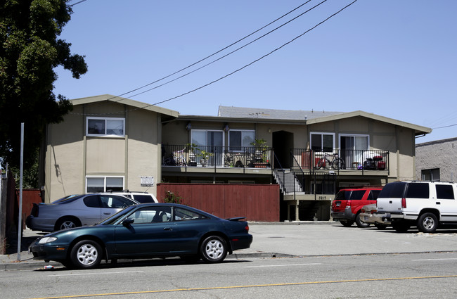 3217 West St in Emeryville, CA - Foto de edificio - Building Photo