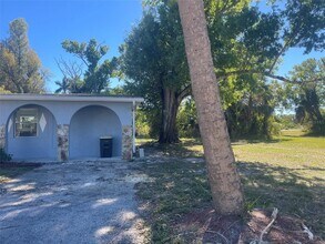 525 E Helen Ave in Punta Gorda, FL - Building Photo - Building Photo