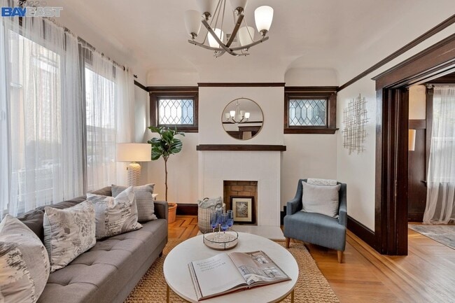 541 Foothill Blvd in Oakland, CA - Building Photo - Building Photo