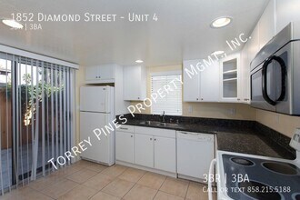 1852 Diamond St in San Diego, CA - Building Photo - Building Photo