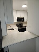 325 NW 72nd Ave in Miami, FL - Building Photo - Building Photo