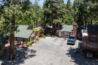 23508 Lake Dr in Crestline, CA - Building Photo - Building Photo