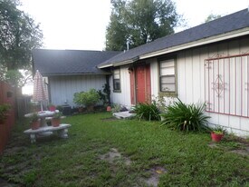 785 N Lake Howard Dr, Unit B