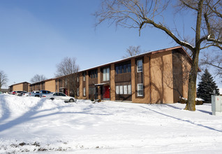 Wheeling Manor Apartments in Muncie, IN - Building Photo - Building Photo