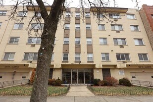 520 Aldine, Unit 305 in Chicago, IL - Building Photo