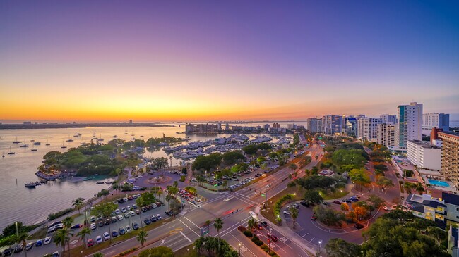 1631 Bonita Ln in Sarasota, FL - Building Photo - Building Photo