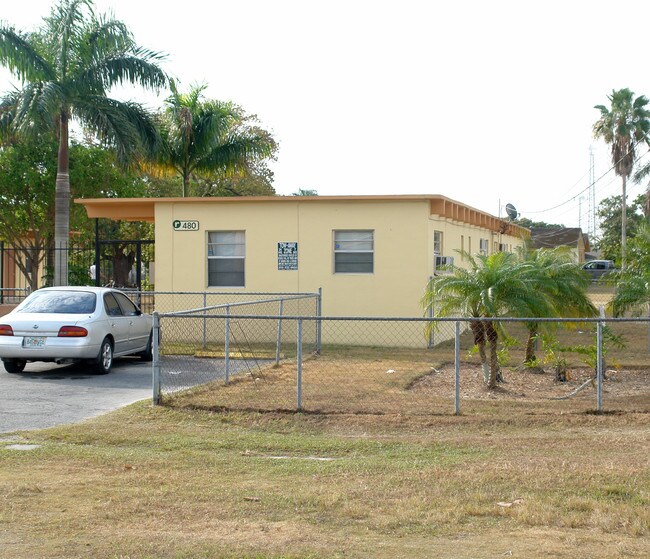 460-480 NW 6th St in Homestead, FL - Building Photo - Building Photo