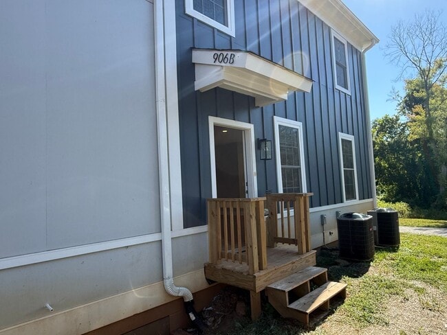 906 Nassau St in Charlottesville, VA - Building Photo - Building Photo