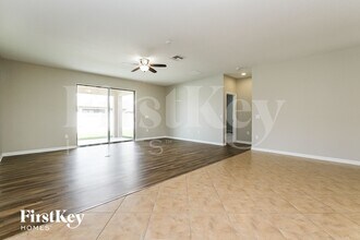 8741 Hinsdale Heights Dr in Polk City, FL - Foto de edificio - Building Photo