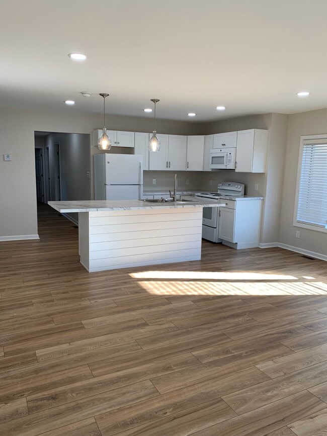 324 Russell Ave, Unit Apt 1 in Williamsport, PA - Foto de edificio - Building Photo