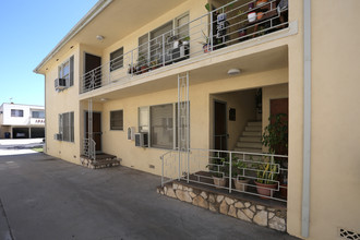 1037 S Bedford St in Los Angeles, CA - Building Photo - Building Photo