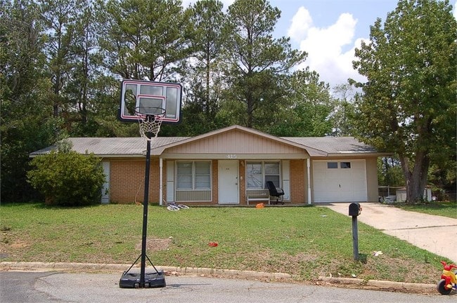 207 Corder Rd in Warner Robins, GA - Building Photo - Building Photo