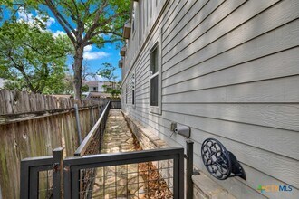 1091 Mulberry Ave in New Braunfels, TX - Building Photo - Building Photo