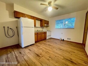 10410 Torrington Rd in Louisville, KY - Building Photo - Building Photo