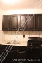 28 Beechwood Pl in Irvington, NJ - Building Photo - Building Photo