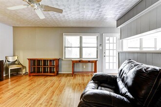 2015 Mapleton Dr in Houston, TX - Building Photo - Building Photo