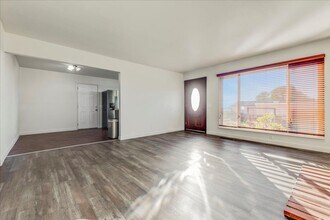 14 Shawnee Ct in Seaside, CA - Foto de edificio - Building Photo