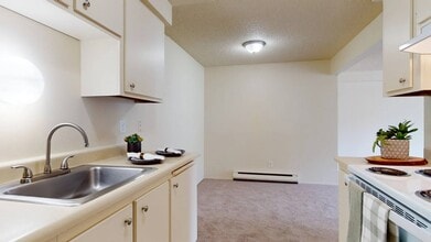 Lakeside Apartments in Mountlake Terrace, WA - Building Photo - Building Photo