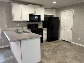 41 Del Ct W in Lockport, NY - Building Photo - Building Photo