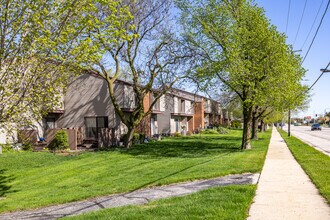 Willow Creek in Milwaukee, WI - Foto de edificio - Building Photo