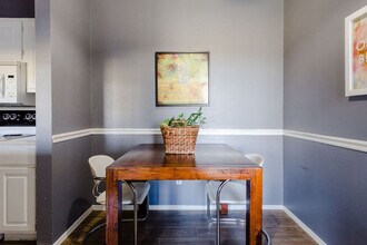 1921 Cedar Bend Dr in Austin, TX - Building Photo - Building Photo