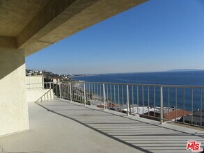 18203 Coastline Dr-Unit -15 in Malibu, CA - Building Photo - Building Photo