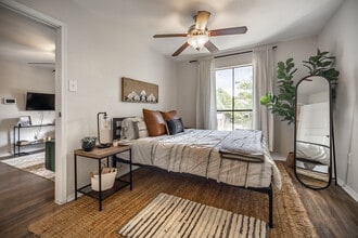 Vantage Point Apartments in Houston, TX - Building Photo - Interior Photo