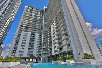 690 SW 1st Ct, Unit 1922 in Miami, FL - Foto de edificio - Building Photo