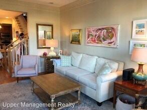 6050 Laurel St in New Orleans, LA - Building Photo - Building Photo