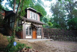 10 Sunset Terrace in Asheville, NC - Foto de edificio - Building Photo