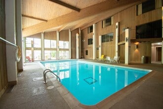 Pennbrooke in Bloomington, MN - Foto de edificio - Building Photo