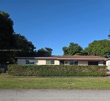 13828 Harrison St in Miami, FL - Building Photo