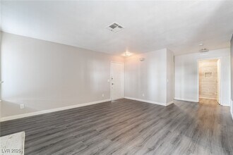 6643 W Tropicana Ave in Las Vegas, NV - Foto de edificio - Building Photo