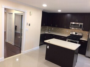 1 Mochen Ct in Sayreville, NJ - Building Photo - Building Photo